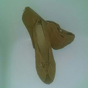 Liliana tan heels size 11